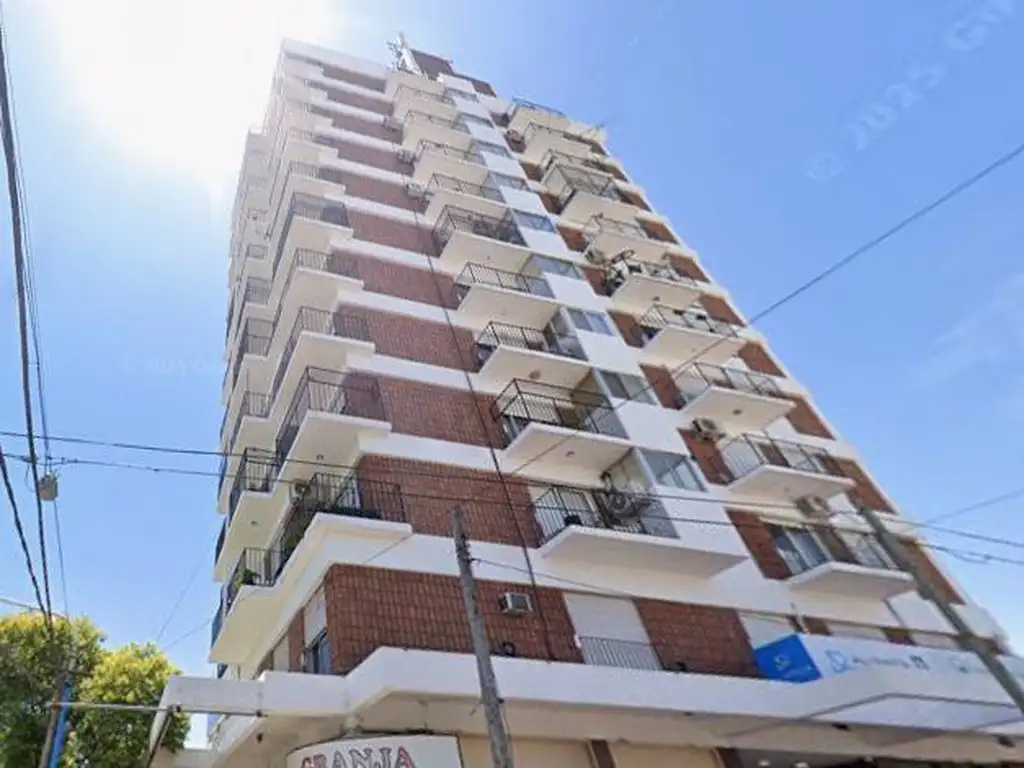 Propiedad en Esquina De Av. Tapia De Cruz E Hipolito Yrigoyen